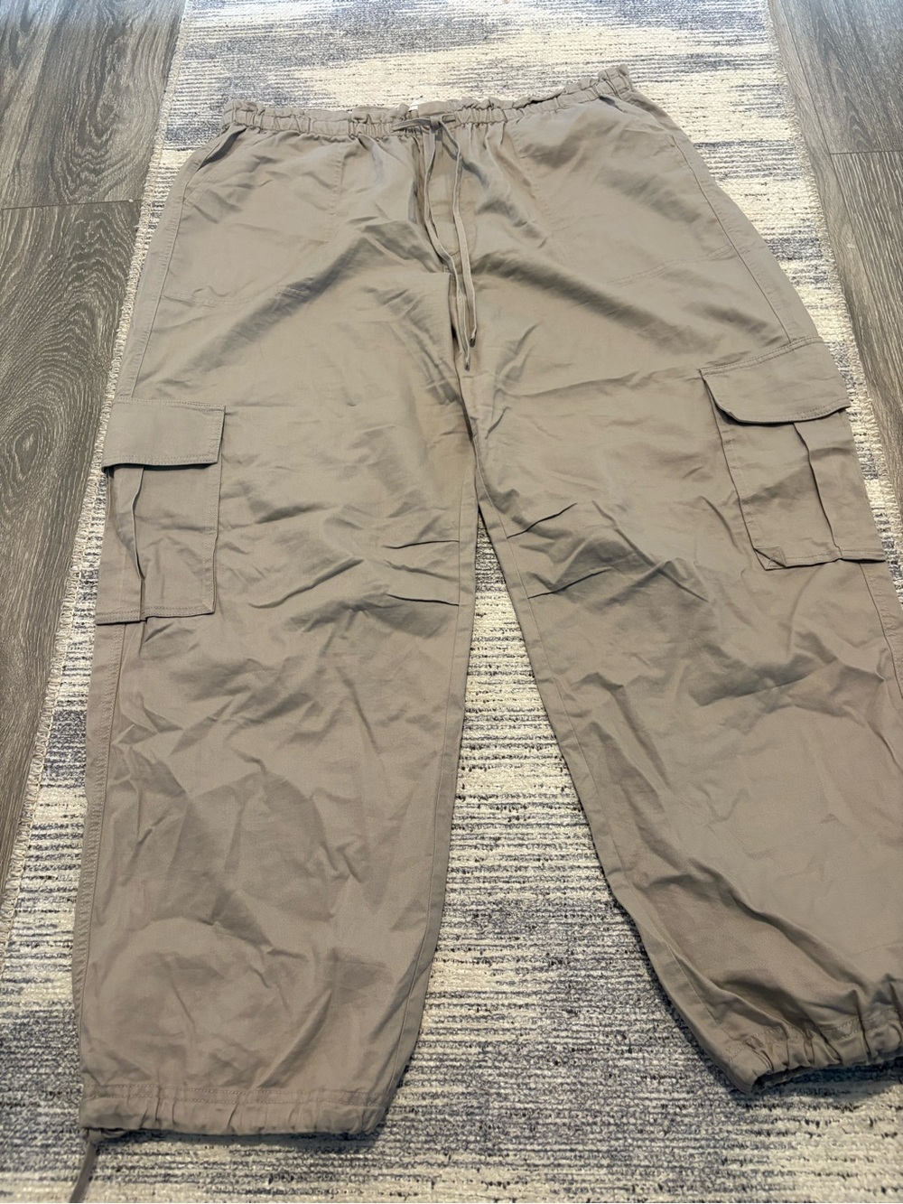 Abercrombie & Fitch women’s Cargo Pants - Taupe Brown